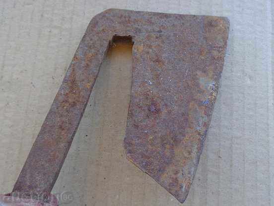 Delivery of A hand forged ax, a pole, a chopper, a wrought iron, a primitive Delivery of A hand forged ax, a pole, a chopper, a wrought iron, a primitive