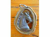 Ornament, pandantiv-Cavaler cap de plumb într-o bandă de antler