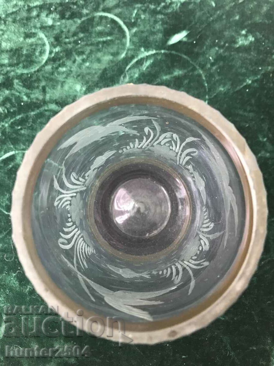 Vase-engraved colored glass 19 cm with price 49.95 BGN | € 25.54 Vase-engraved colored glass 19 cm with price 49.95 BGN | € 25.54