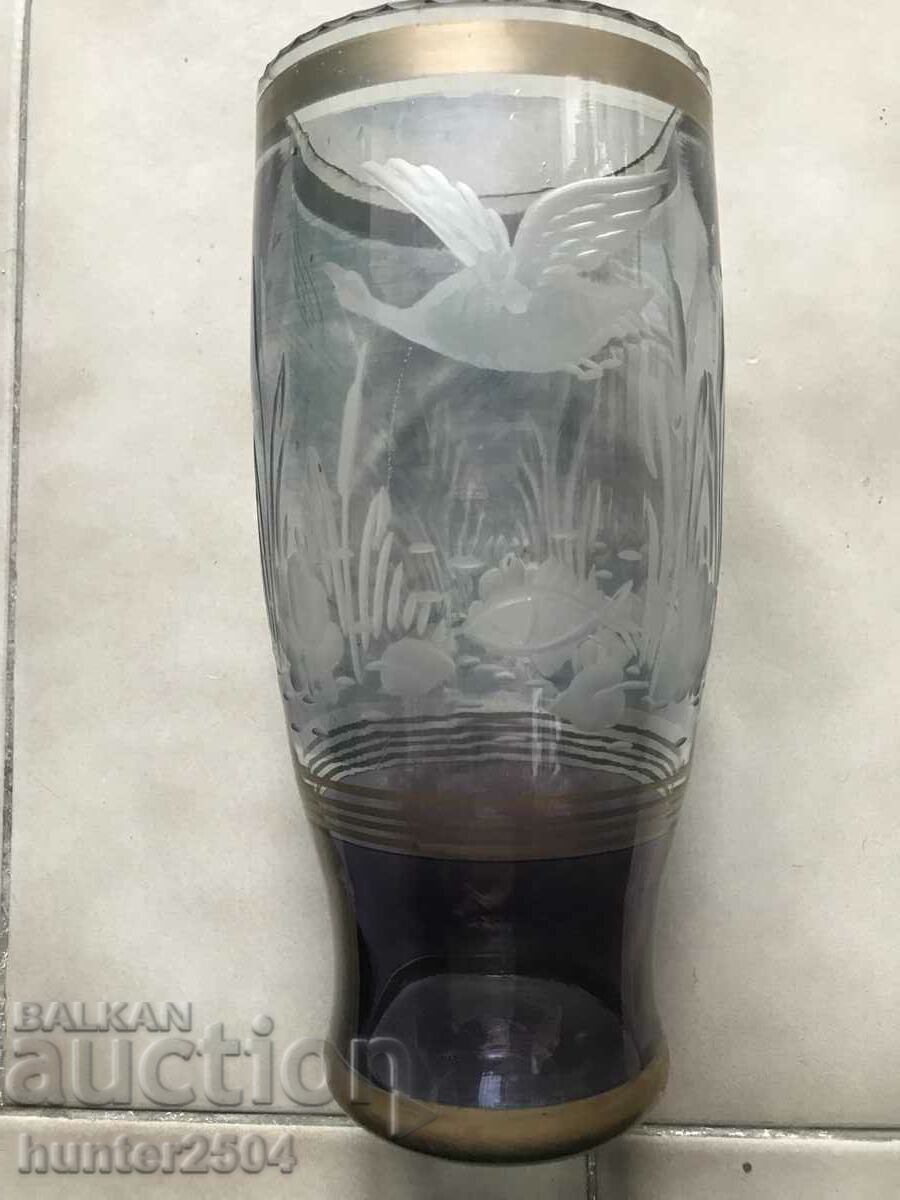 Auction Vase-engraved colored glass 19 cm Auction Vase-engraved colored glass 19 cm