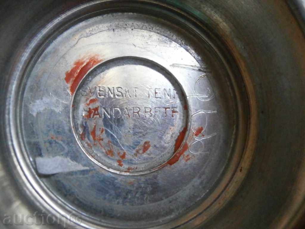 a glass of white metal - 5 a glass of white metal - 5