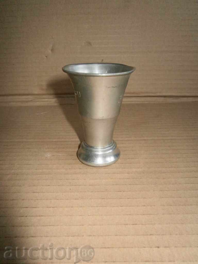 чаша от бял метал