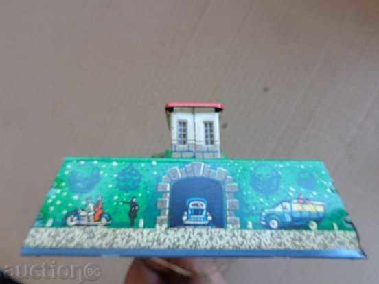 Auction  Children's tin toy game winding with a key works