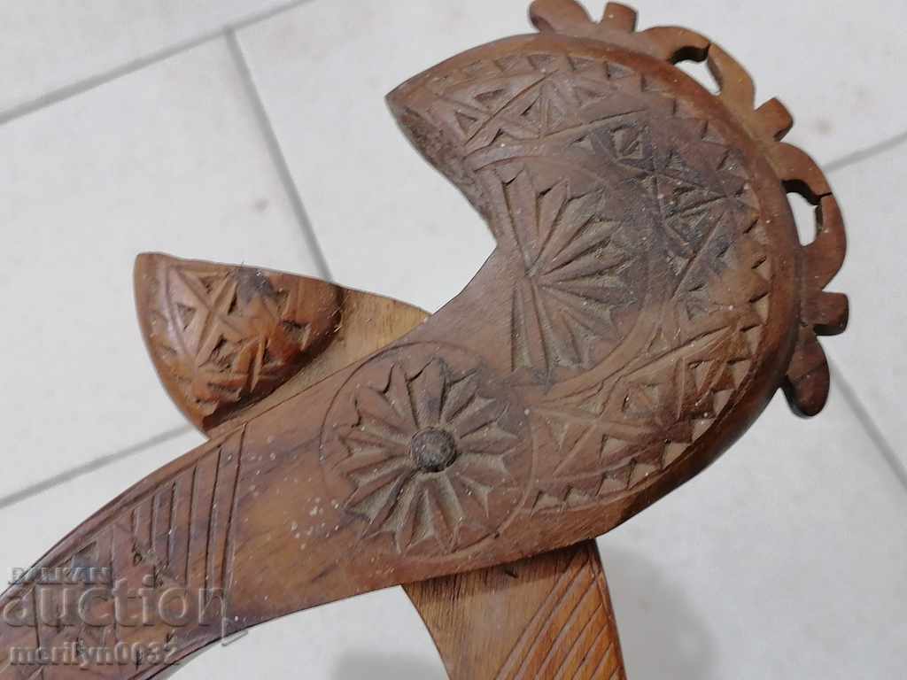 Pliers for cutting hazelnuts with carved wood walnut with price 69.00 BGN | € 35.28 Pliers for cutting hazelnuts with carved wood walnut with price 69.00 BGN | € 35.28