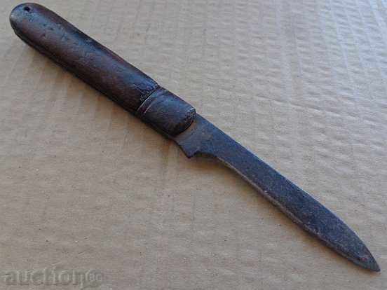 Old knife, knife, checkered with price 33.00 BGN | € 16.87 Old knife, knife, checkered with price 33.00 BGN | € 16.87