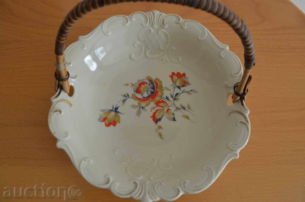 Decorative porcelain fruit bowl with handle with price 32.00 BGN | € 16.36