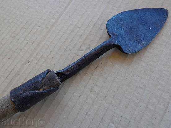 Δημοπρασία Παλιά γεωργικά εργαλεία, ξύλο, σφυρήλατο σίδερο, πρωτόγονη Δημοπρασία Παλιά γεωργικά εργαλεία, ξύλο, σφυρήλατο σίδερο, πρωτόγονη