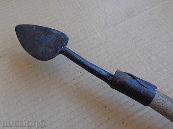 Παράδοση Παλιά γεωργικά εργαλεία, ξύλο, σφυρήλατο σίδερο, πρωτόγονη Παράδοση Παλιά γεωργικά εργαλεία, ξύλο, σφυρήλατο σίδερο, πρωτόγονη