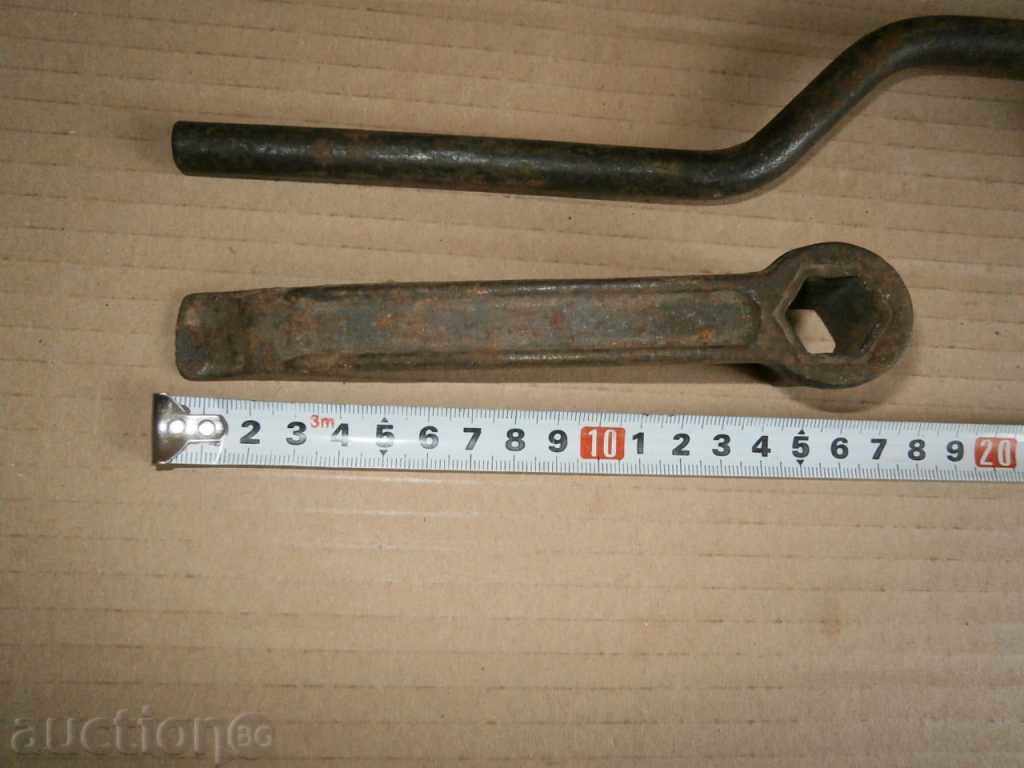 Auction old engine keys Auction old engine keys