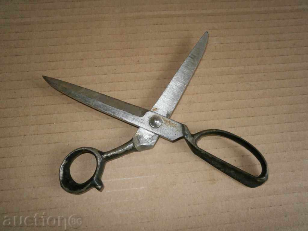 Delivery of old scissors