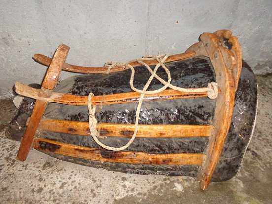 Auction Old horse saddle, samar, riding, jockey Auction Old horse saddle, samar, riding, jockey