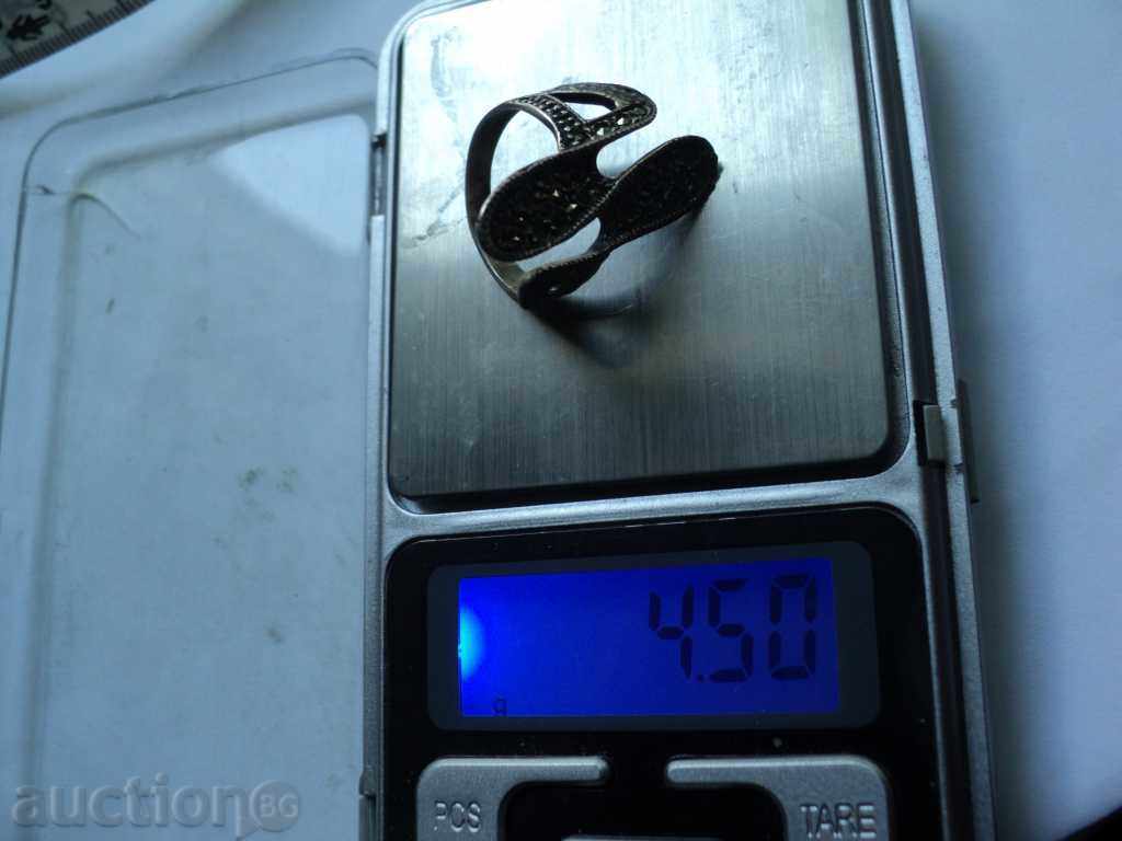 Delivery of I SELL A BEAUTIFUL SILVER RING.