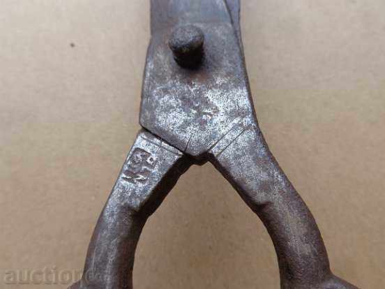 Delivery of Old scissor scissors, wrought iron Delivery of Old scissor scissors, wrought iron