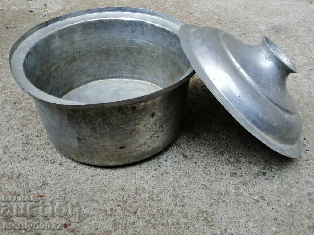 An old tinned pot, a baker's copper pot with lid with price 81.00 BGN | € 41.41 An old tinned pot, a baker's copper pot with lid with price 81.00 BGN | € 41.41