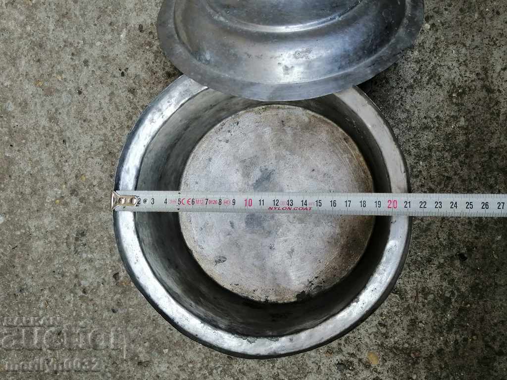 An old tinned pot, a baker's copper pot with lid - 6 An old tinned pot, a baker's copper pot with lid - 6