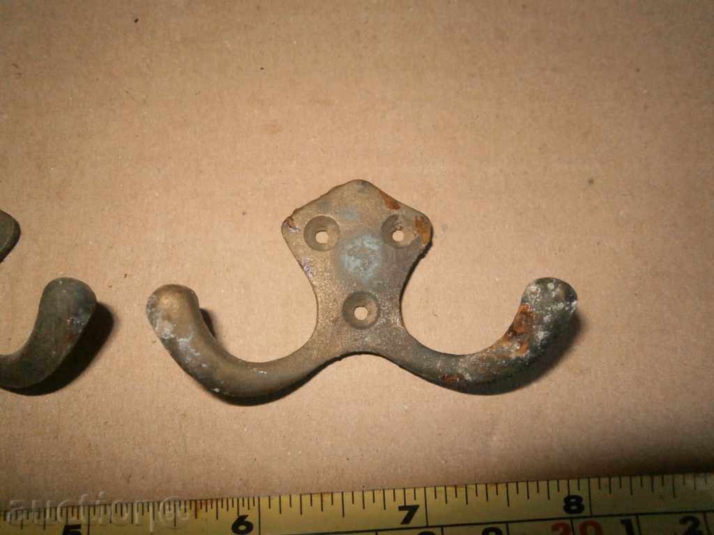 Delivery of lots of bronze hangers Delivery of lots of bronze hangers