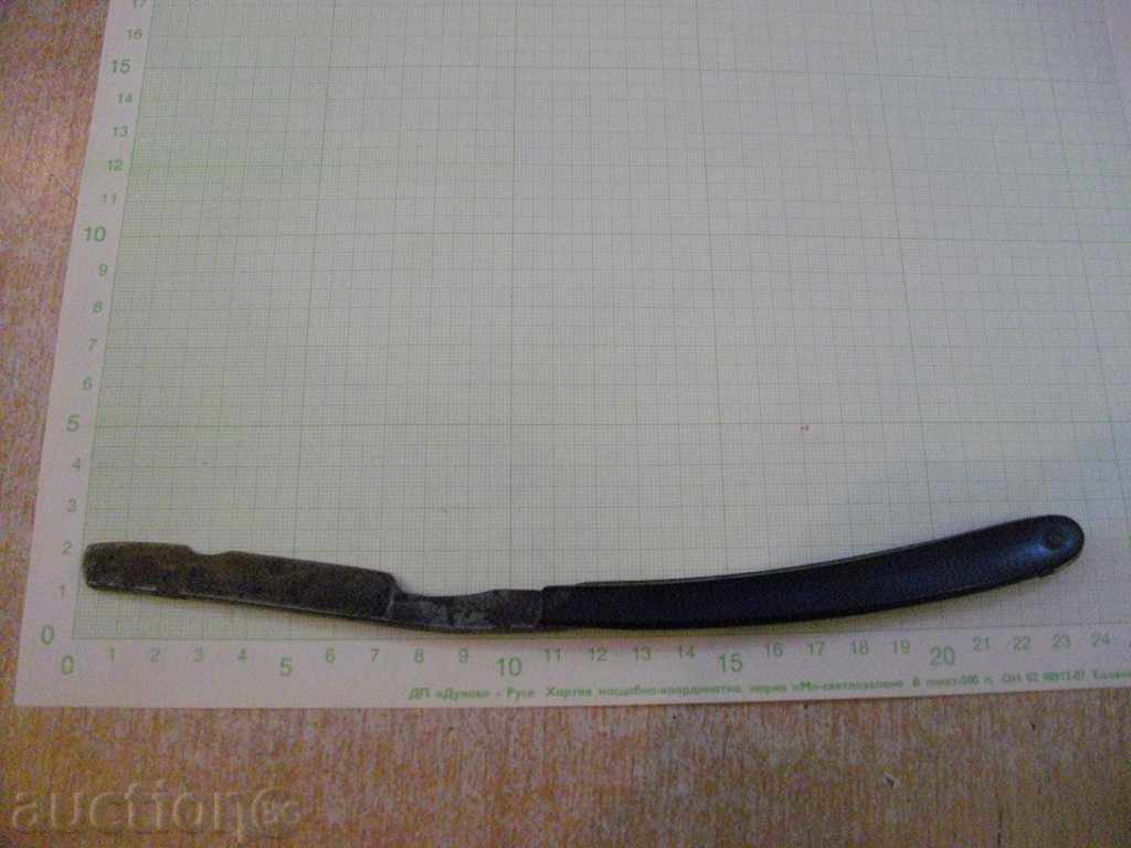 Old razor with price 20.00 BGN | € 10.23 Old razor with price 20.00 BGN | € 10.23
