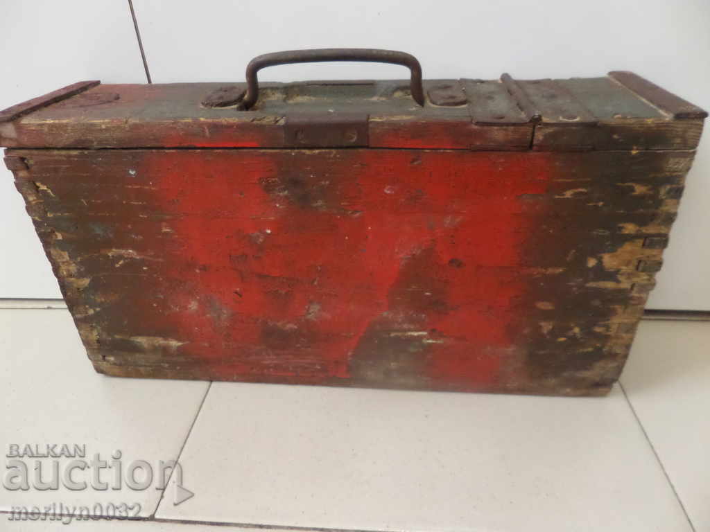 Delivery of Cartridge box Schwartz Vine ammunition WW1 World War I Delivery of Cartridge box Schwartz Vine ammunition WW1 World War I