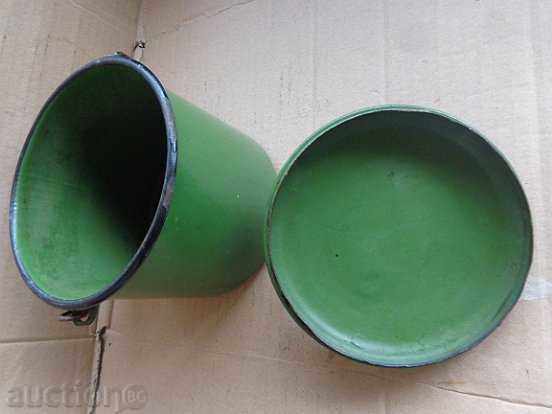 Старо емайлирано канче с капак, емайлиран съд, тенджера с цена 46.00 лв. | € 23.52 Старо емайлирано канче с капак, емайлиран съд, тенджера с цена 46.00 лв. | € 23.52