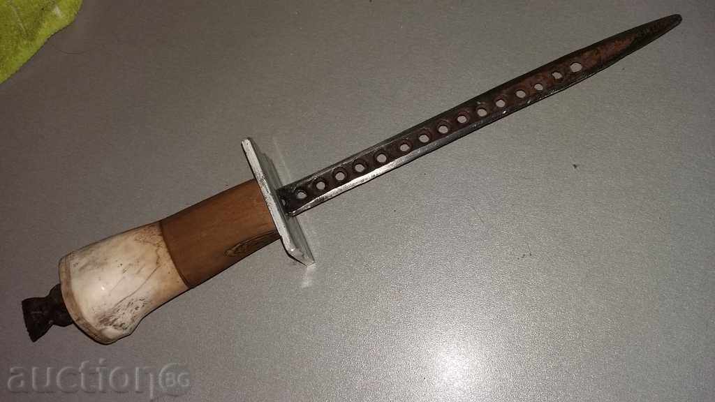 Δημοπρασία ένα στιλέτο Δημοπρασία ένα στιλέτο