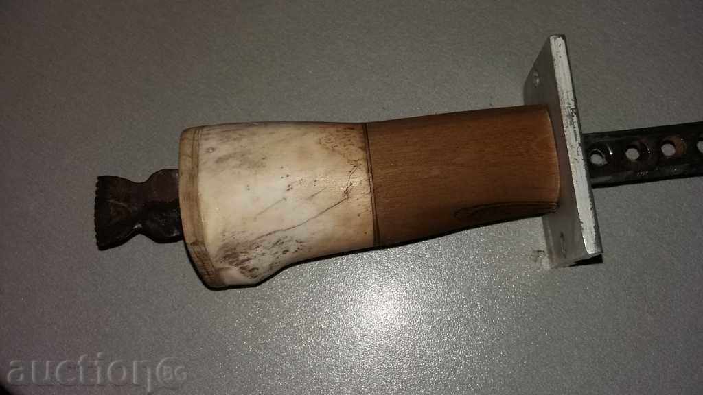 Παράδοση ένα στιλέτο Παράδοση ένα στιλέτο