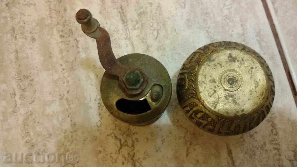 Auction an old Ottoman bronze mill Auction an old Ottoman bronze mill