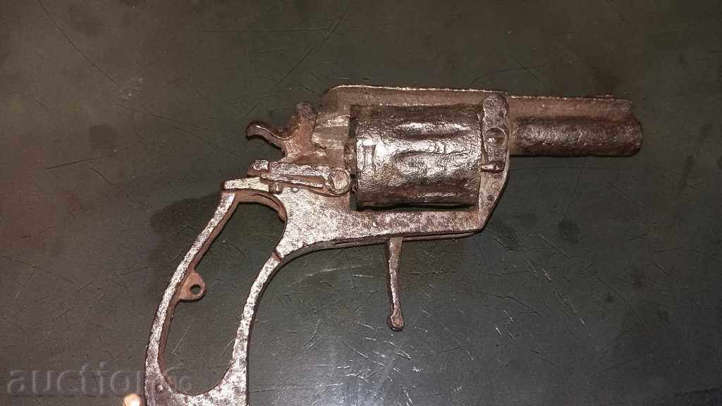 Pistol Pishtov Revolver cu preț € 150.00 | 293.37 BGN Pistol Pishtov Revolver cu preț € 150.00 | 293.37 BGN