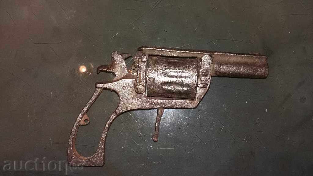 pistol pistol revolver