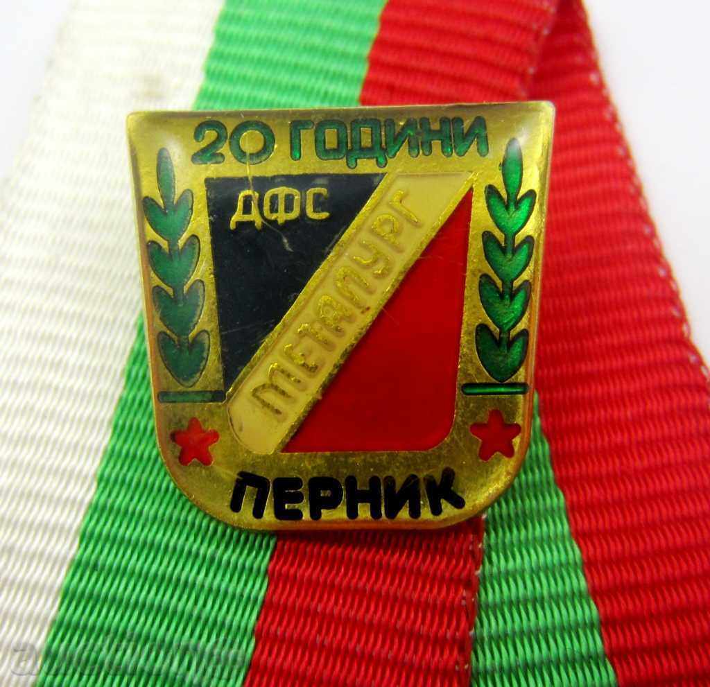 Auction FOOTBALL BADGE-METALLURGER-PINK-RARE ANNIVERSARY BADGE Auction FOOTBALL BADGE-METALLURGER-PINK-RARE ANNIVERSARY BADGE