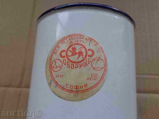 Delivery of Enameled vessel, enamel jug, earmuffs with label Delivery of Enameled vessel, enamel jug, earmuffs with label