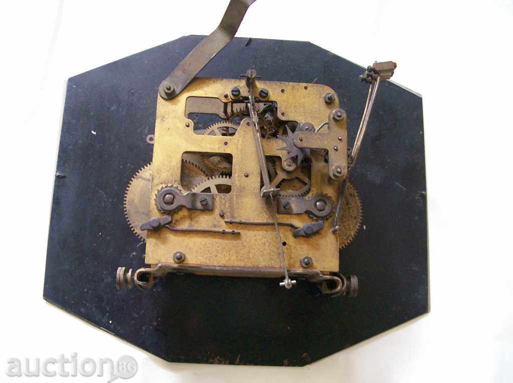 Μηχανική παλιά KIENZLE ρολόι με τιμή 45.00 BGN | € 23.01 Μηχανική παλιά KIENZLE ρολόι με τιμή 45.00 BGN | € 23.01