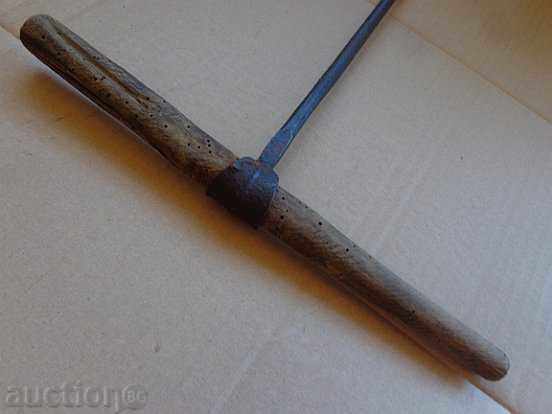 Old carpentry, drill, tool, wrought iron with price 48.00 BGN | € 24.54 Old carpentry, drill, tool, wrought iron with price 48.00 BGN | € 24.54