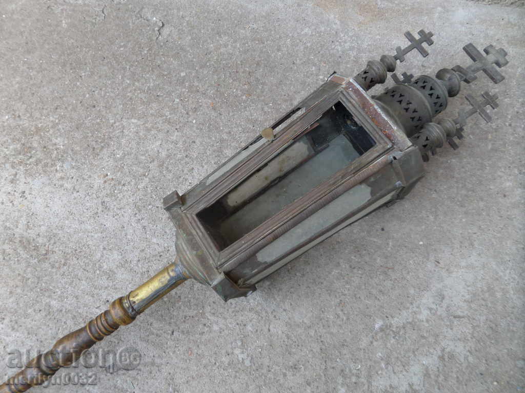 Παράδοση Παλιό μπρούτζινο φωτιστικό φαναριού με σταυρό Αγίου Γεωργίου Παράδοση Παλιό μπρούτζινο φωτιστικό φαναριού με σταυρό Αγίου Γεωργίου