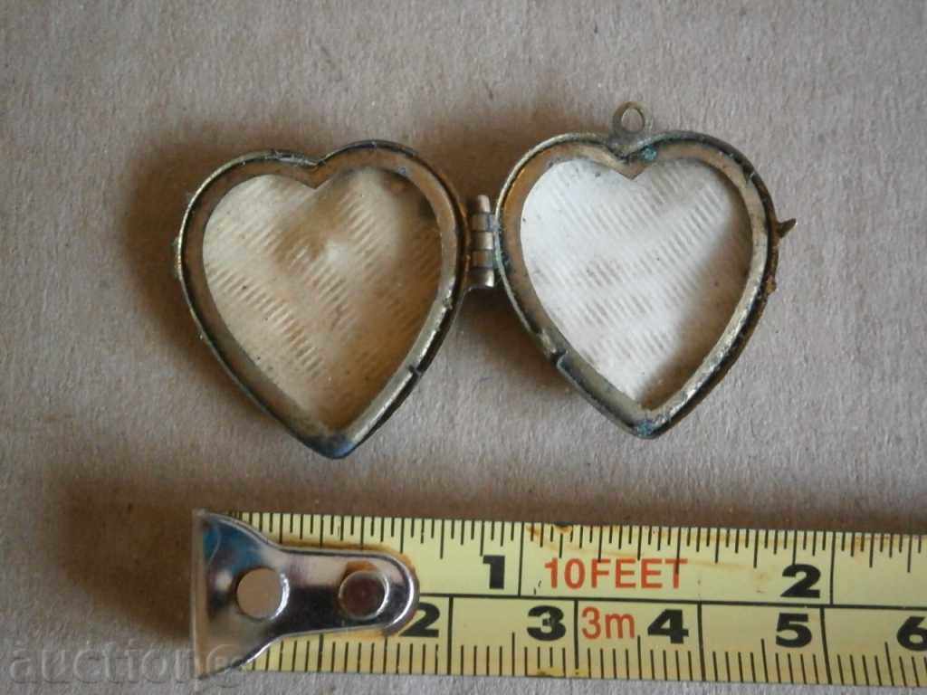 an ancient bronze heart medallion - 5 an ancient bronze heart medallion - 5