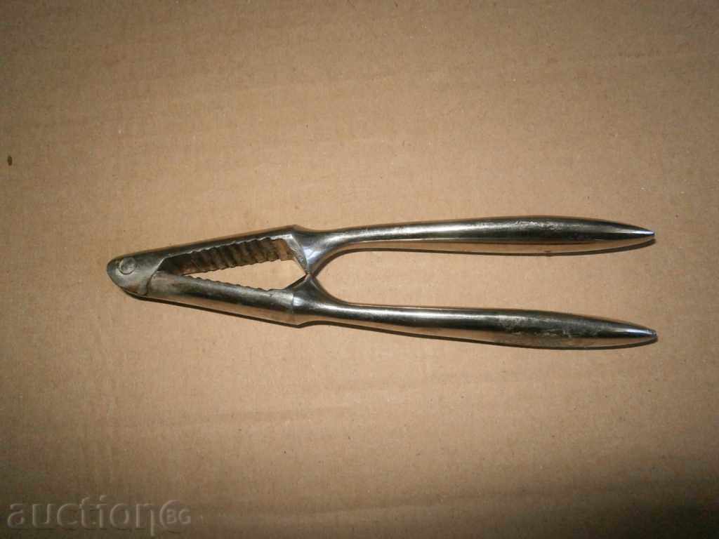 pliers for breaking hazelnut nuts nuts with price 10.00 BGN | € 5.11 pliers for breaking hazelnut nuts nuts with price 10.00 BGN | € 5.11