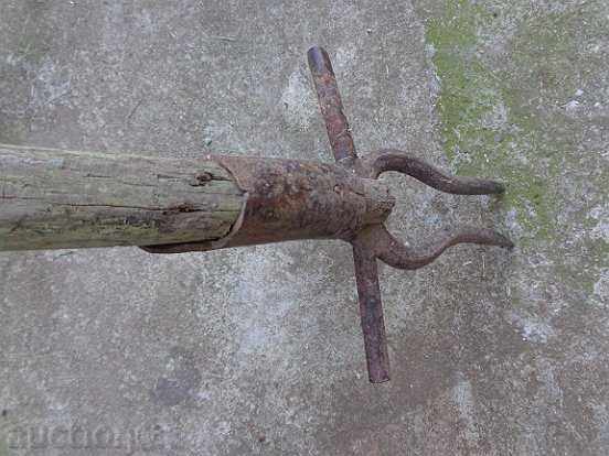 Πλαστά παλιά dvuzabets βίλα, σφυρήλατο σίδερο, πρωτόγονη με τιμή 63.00 BGN | € 32.21 Πλαστά παλιά dvuzabets βίλα, σφυρήλατο σίδερο, πρωτόγονη με τιμή 63.00 BGN | € 32.21