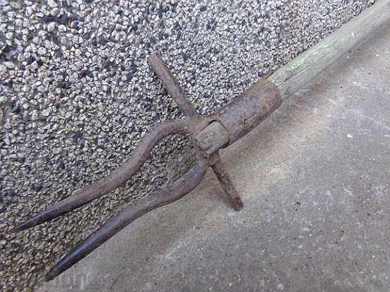 Παράδοση Πλαστά παλιά dvuzabets βίλα, σφυρήλατο σίδερο, πρωτόγονη Παράδοση Πλαστά παλιά dvuzabets βίλα, σφυρήλατο σίδερο, πρωτόγονη