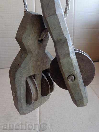 Delivery of Old wood pulleys, polispast for loom, wooden, primitive Delivery of Old wood pulleys, polispast for loom, wooden, primitive