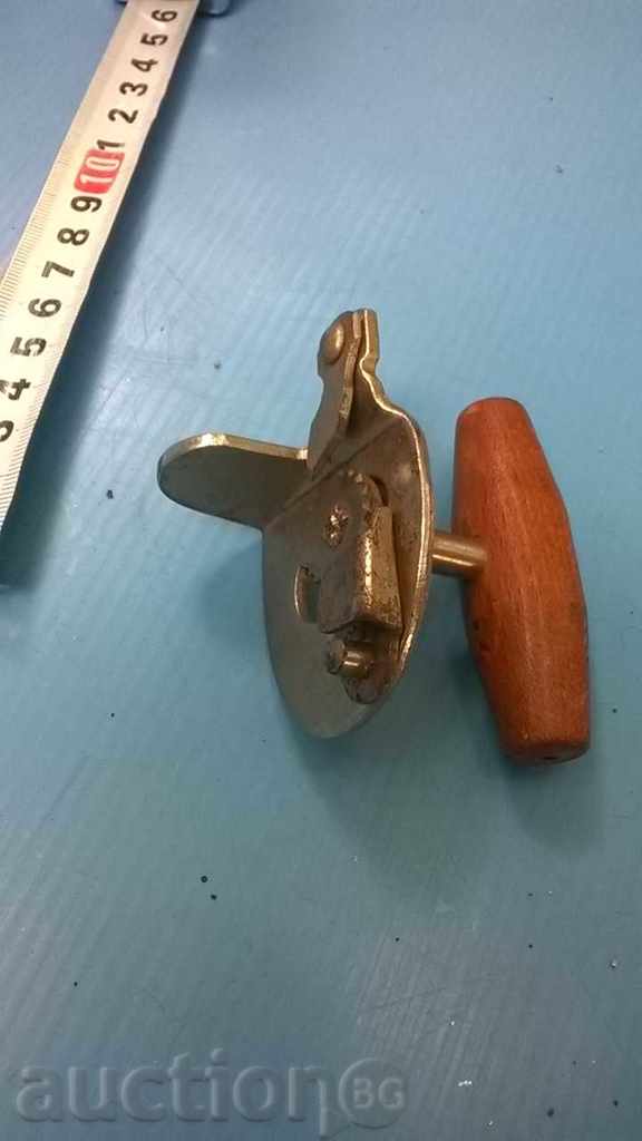 can opener with price 7.00 BGN | € 3.58