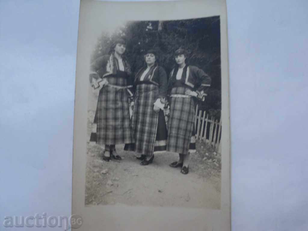 Auction RED PICTURE - MEMBERS IN POPULAR BONDS Auction RED PICTURE - MEMBERS IN POPULAR BONDS