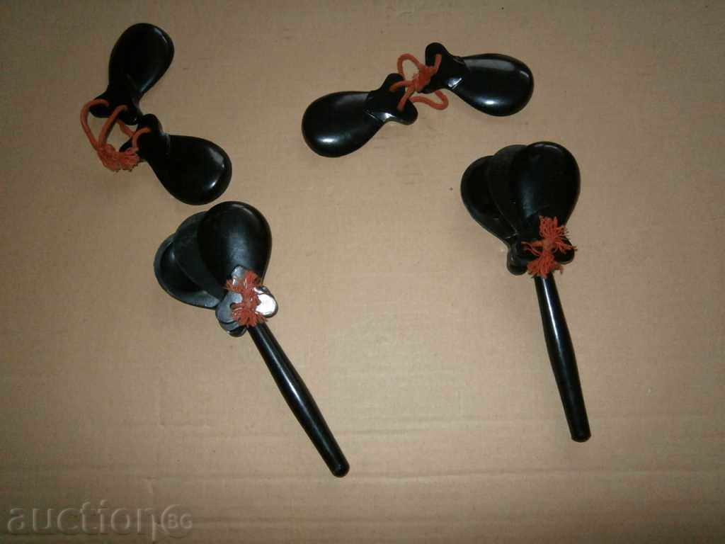 Delivery of art deco bakelite retro old castanets Delivery of art deco bakelite retro old castanets