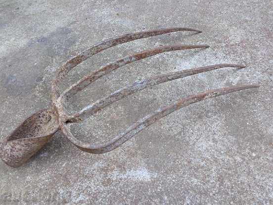 Old villa, wrought iron with price 30.00 BGN | € 15.34 Old villa, wrought iron with price 30.00 BGN | € 15.34