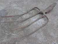 Стара вила, ковано желязо инструмент