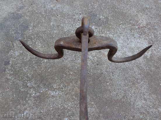 Old hook, wrought iron crown - 5