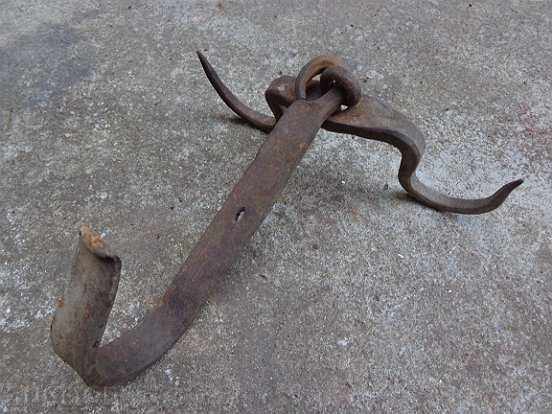 Old hook, wrought iron crown - 6
