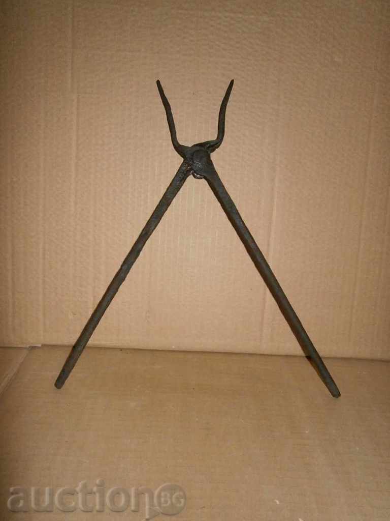 Auction  antique blacksmith's tongs