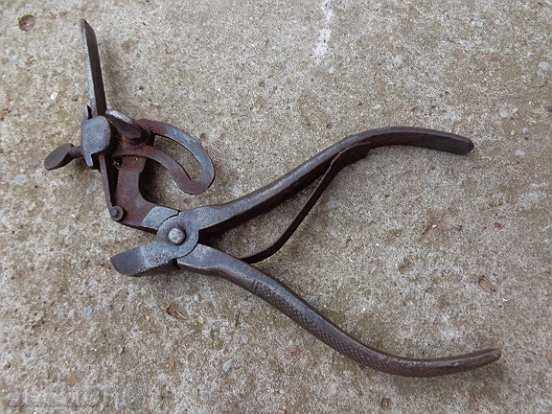 Old chappy-type pliers, a tool, serrated - 7 Old chappy-type pliers, a tool, serrated - 7