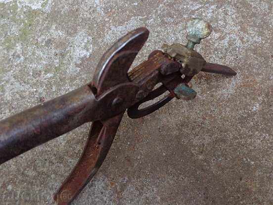 Old chappy-type pliers, a tool, serrated with price 21.00 BGN | € 10.74 Old chappy-type pliers, a tool, serrated with price 21.00 BGN | € 10.74