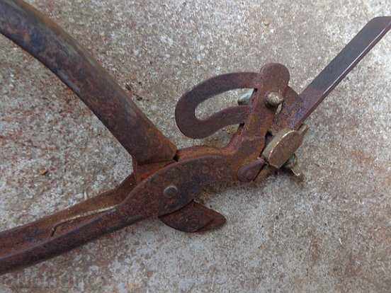 Old chappy-type pliers, a tool, serrated - 5 Old chappy-type pliers, a tool, serrated - 5