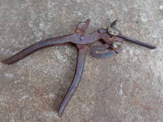 Old chappy-type pliers, a tool, serrated - 7 Old chappy-type pliers, a tool, serrated - 7